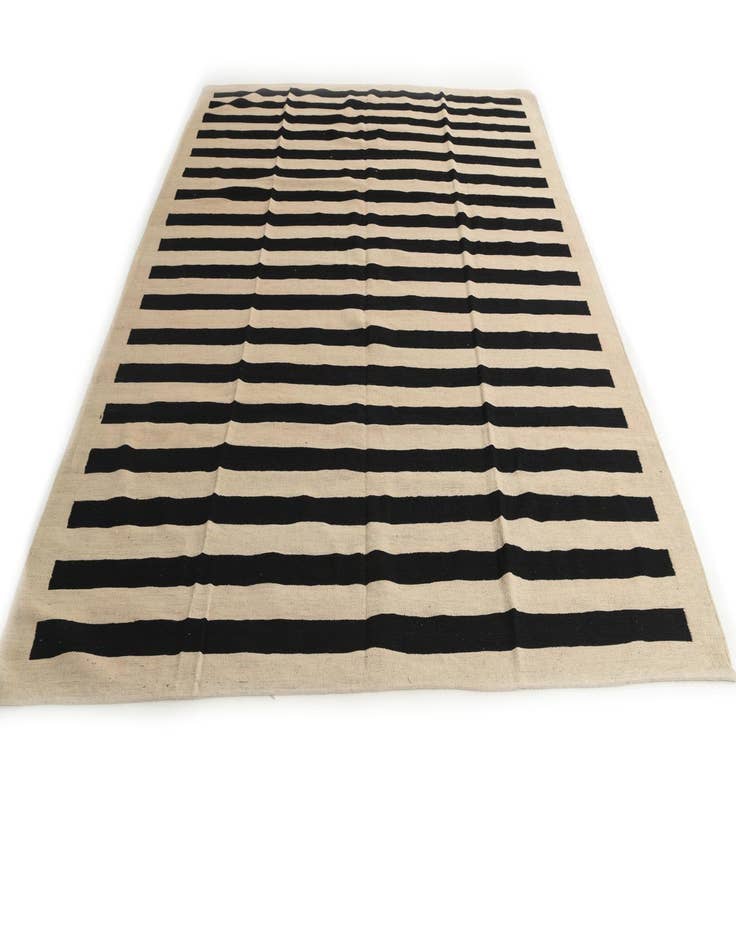 Detail image of  8' 5 x 9' 8  Hand Woven Kilim Modern Wool Rug