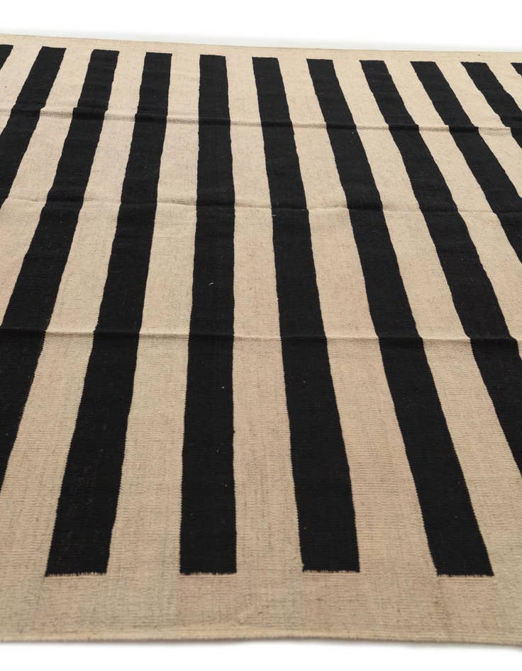 Detail image of  8' 5 x 9' 8  Hand Woven Kilim Modern Wool Rug