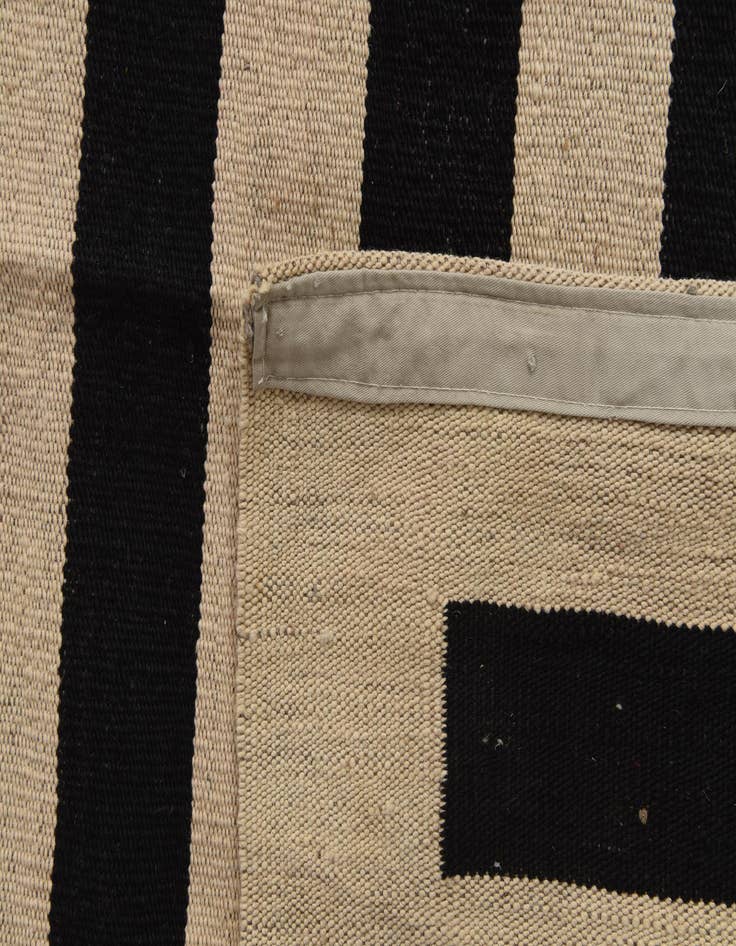 Detail image of  8' 5 x 9' 8  Hand Woven Kilim Modern Wool Rug