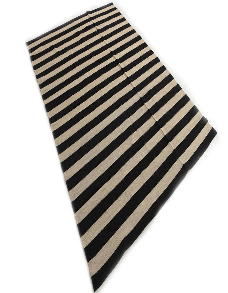 Detail image of  5' 7 x 7' 9  Hand Woven Kilim Modern Wool Rug