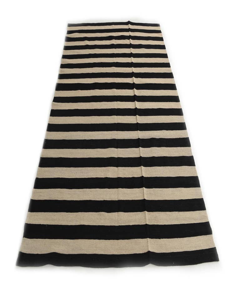 Detail image of  5' 7 x 7' 9  Hand Woven Kilim Modern Wool Rug