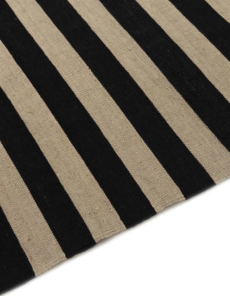 Detail image of  5' 7 x 7' 9  Hand Woven Kilim Modern Wool Rug