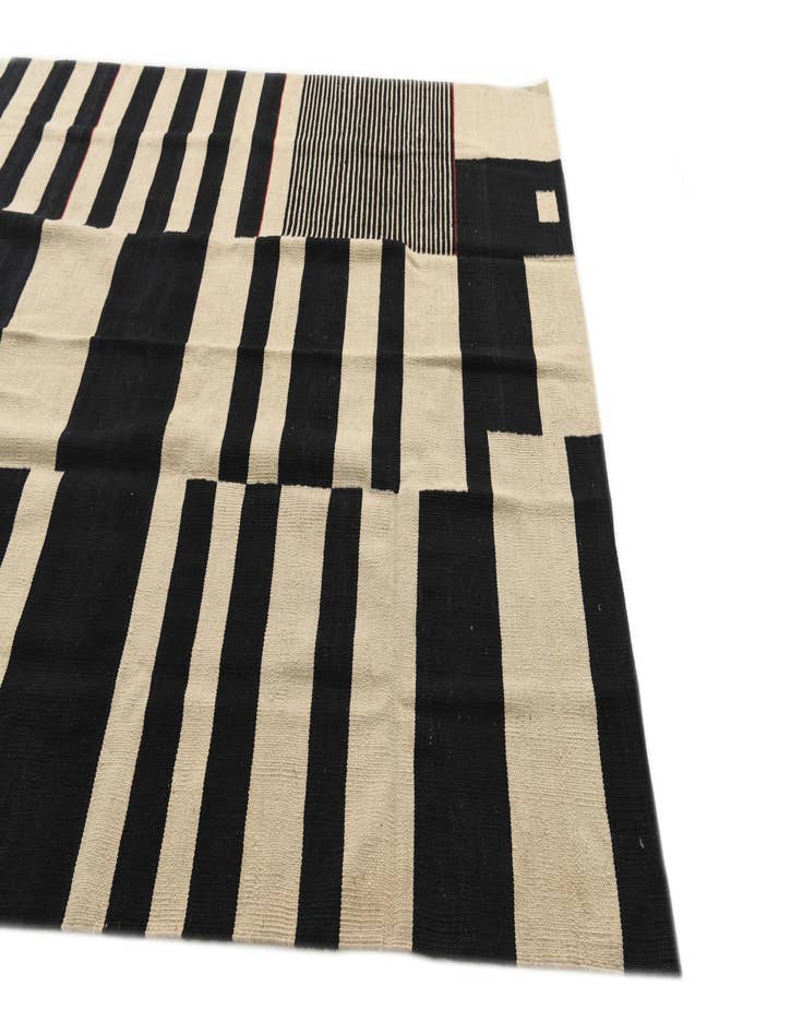 Detail image of  5' 10 x 7' 4  Hand Woven Kilim Modern Wool Rug