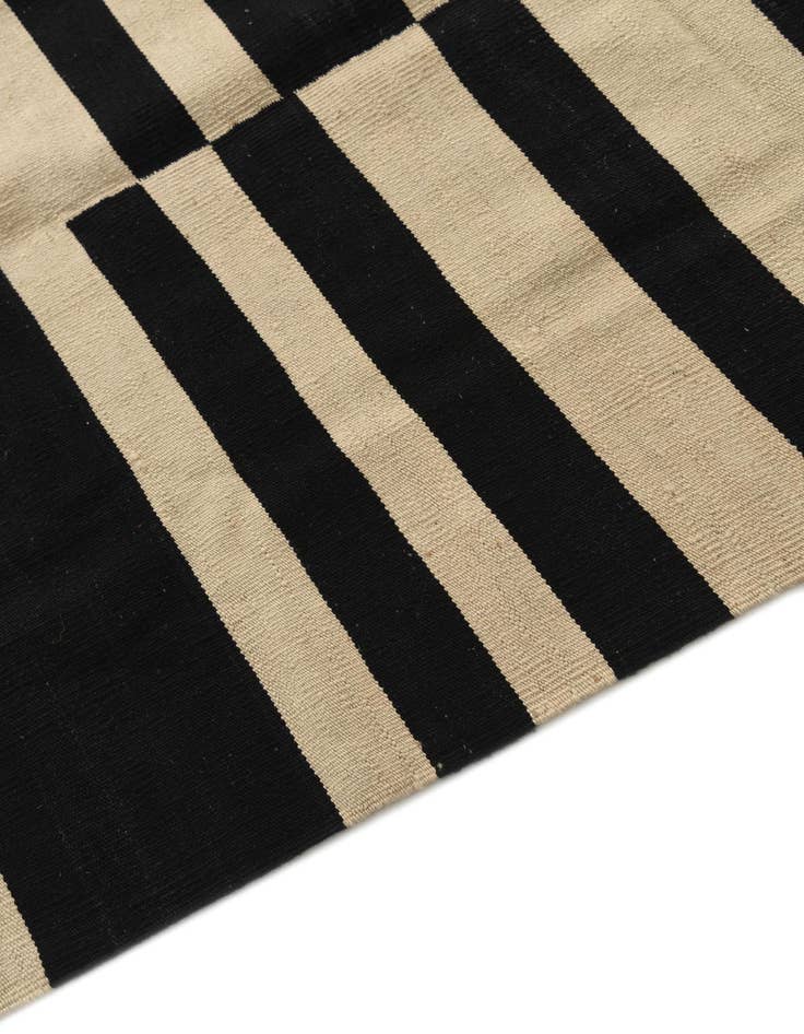 Detail image of  5' 10 x 7' 4  Hand Woven Kilim Modern Wool Rug