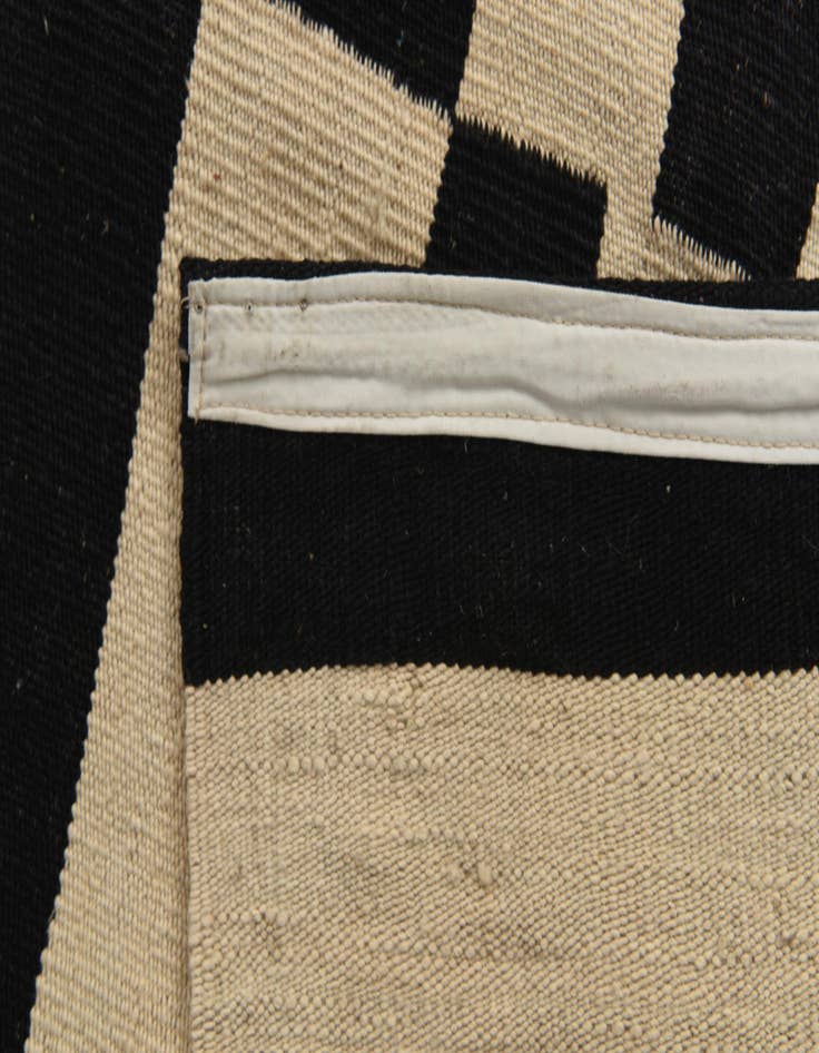 Detail image of  5' 10 x 7' 4  Hand Woven Kilim Modern Wool Rug