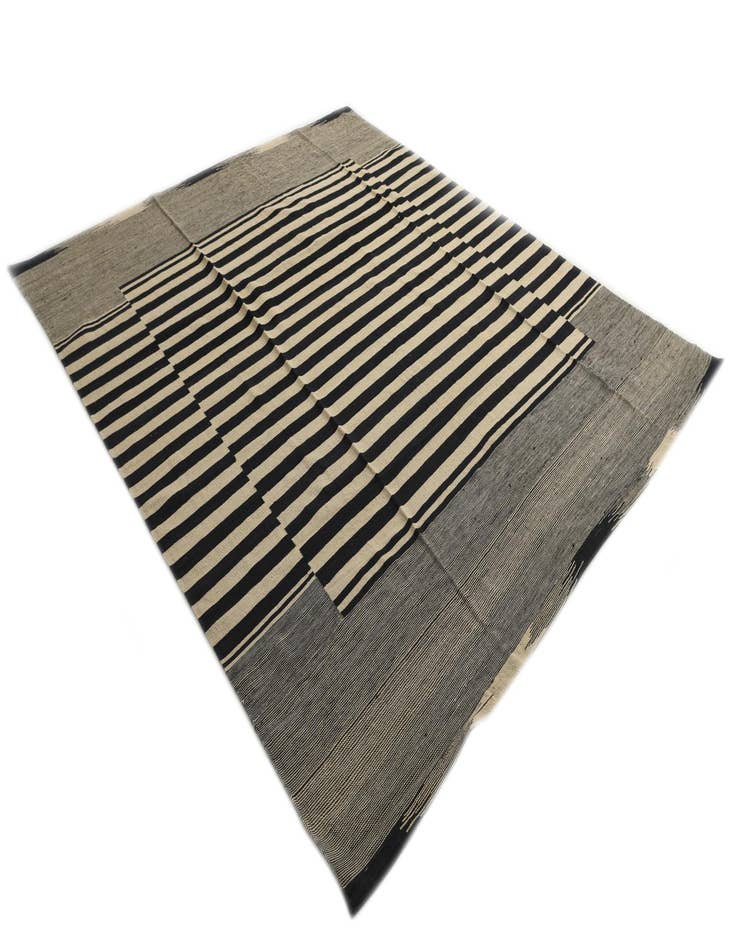 Detail image of  8' 2 x 9' 7  Hand Woven Kilim Modern Wool Rug