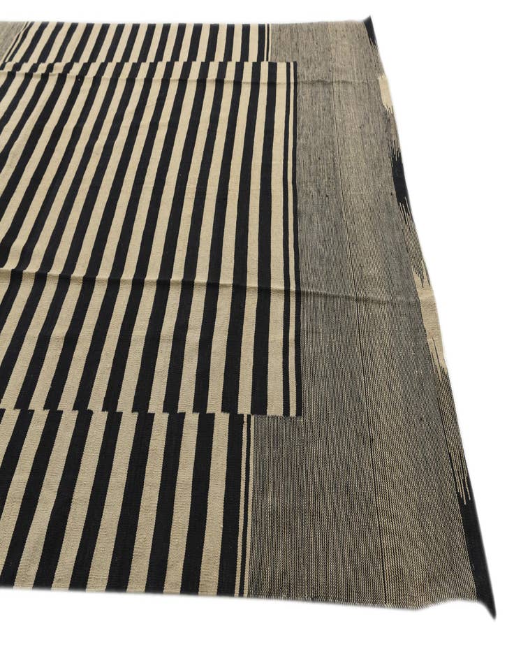 Detail image of  8' 2 x 9' 7  Hand Woven Kilim Modern Wool Rug