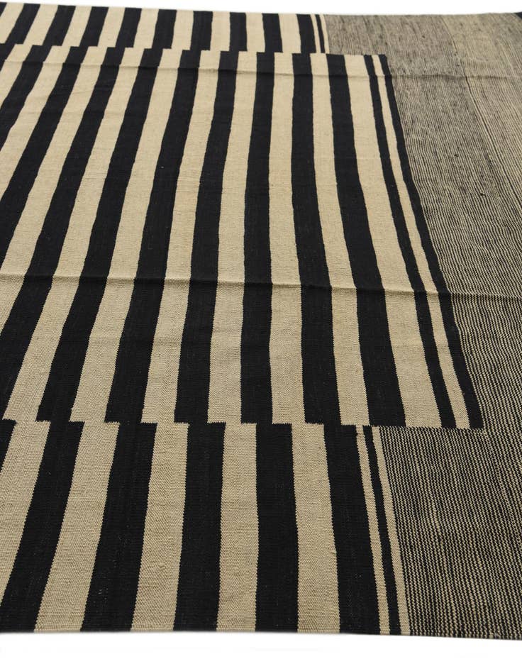Detail image of  8' 2 x 9' 7  Hand Woven Kilim Modern Wool Rug