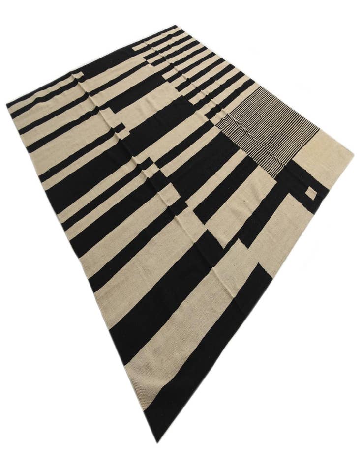 Detail image of  8' 7 x 9' 7  Hand Woven Kilim Modern Wool Rug