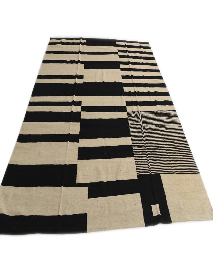 Detail image of  8' 7 x 9' 7  Hand Woven Kilim Modern Wool Rug