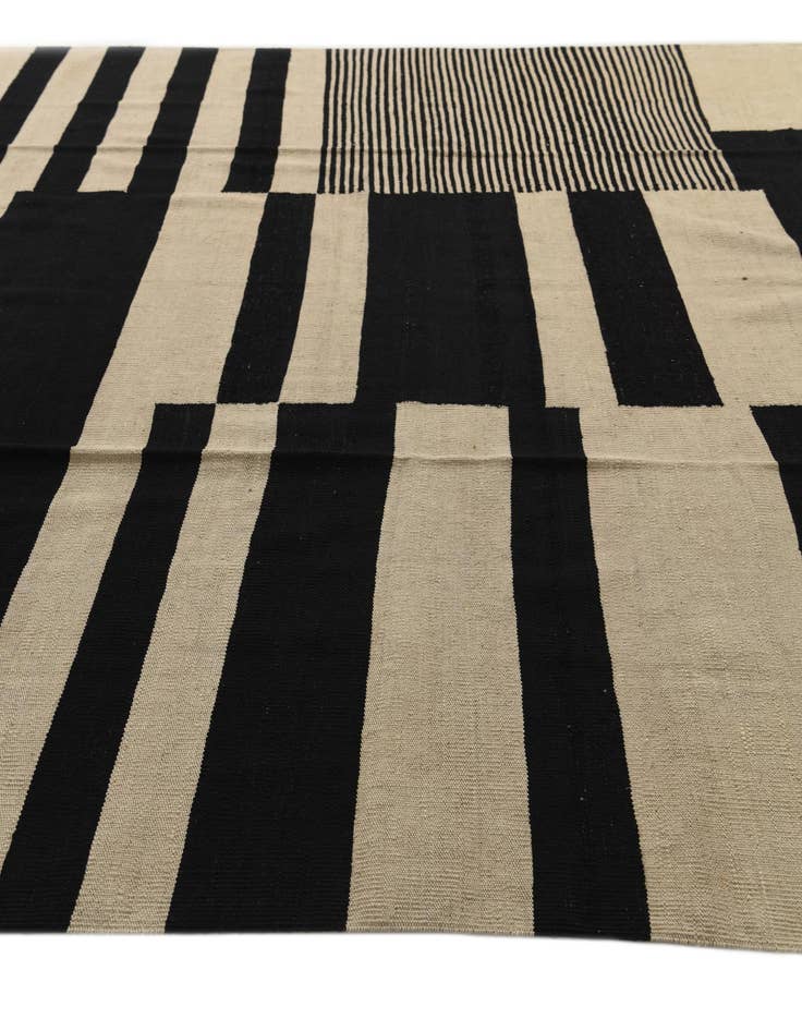 Detail image of  8' 7 x 9' 7  Hand Woven Kilim Modern Wool Rug