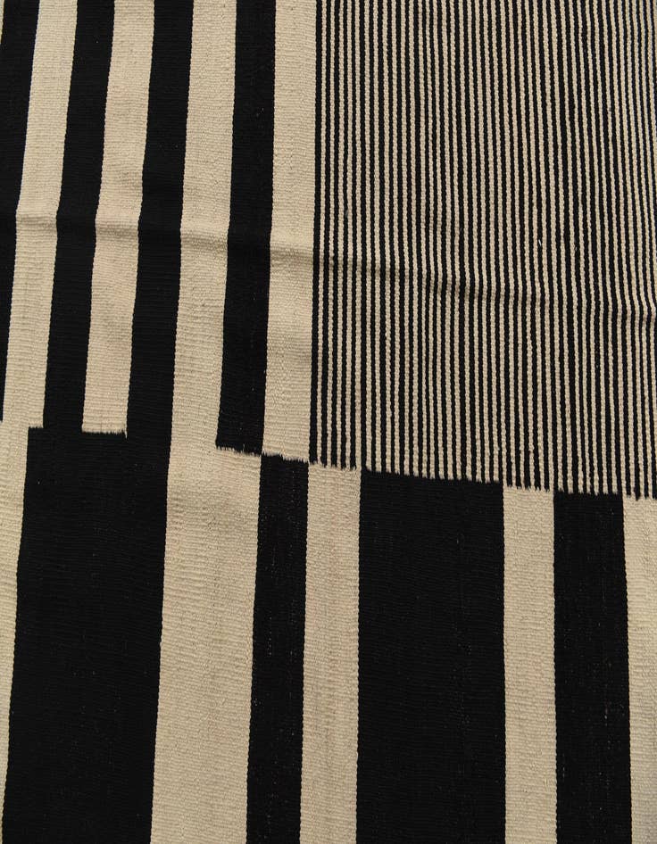 Detail image of  8' 7 x 9' 7  Hand Woven Kilim Modern Wool Rug