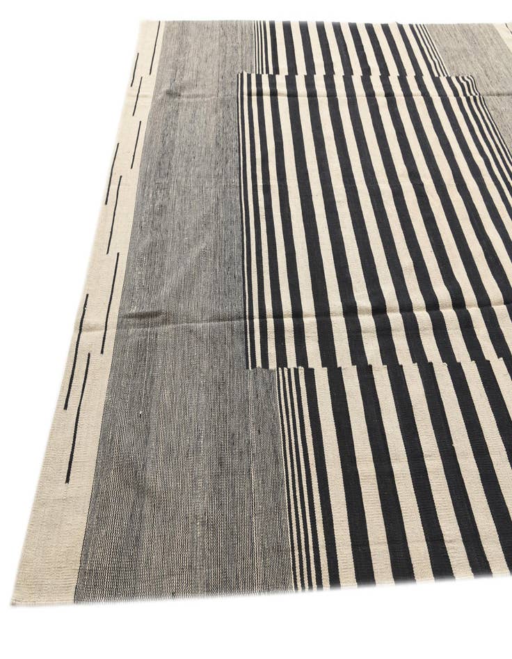 Detail image of  8' 4 x 9' 6  Hand Woven Kilim Modern Wool Rug