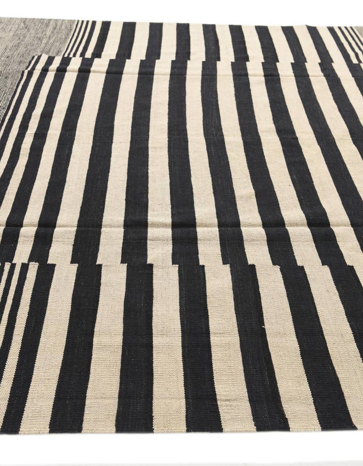 Detail image of  8' 4 x 9' 6  Hand Woven Kilim Modern Wool Rug