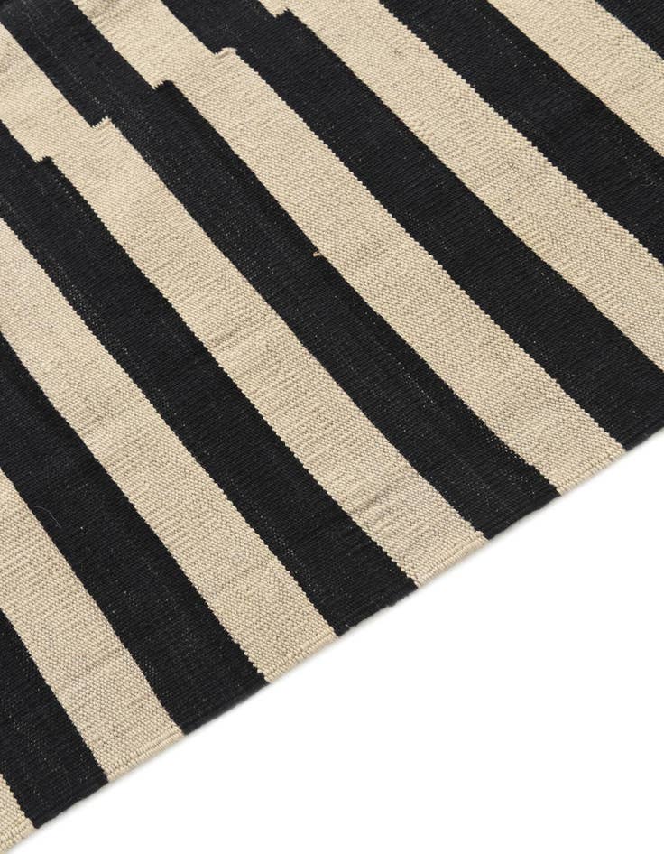 Detail image of  8' 4 x 9' 6  Hand Woven Kilim Modern Wool Rug