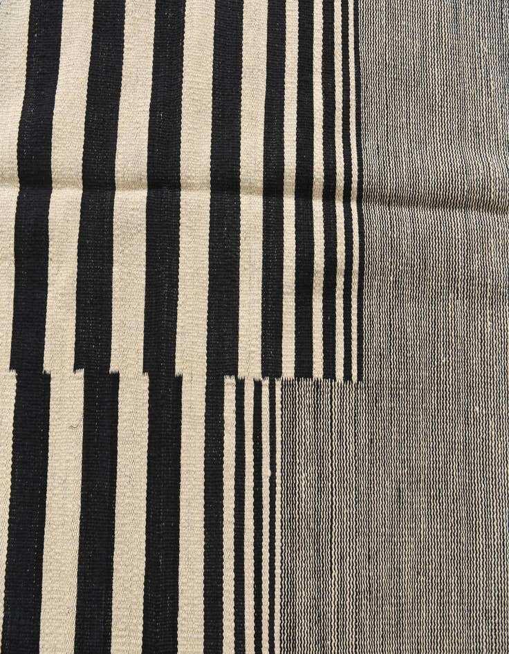 Detail image of  8' 4 x 9' 6  Hand Woven Kilim Modern Wool Rug