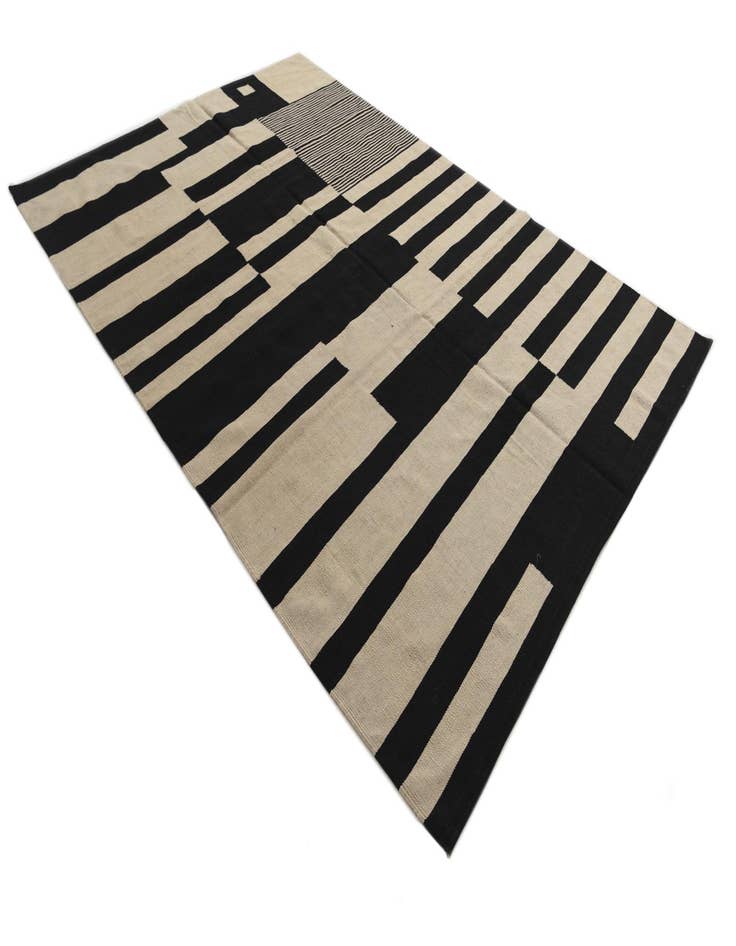 Detail image of  6' 8 x 9' 8  Hand Woven Kilim Modern Wool Rug