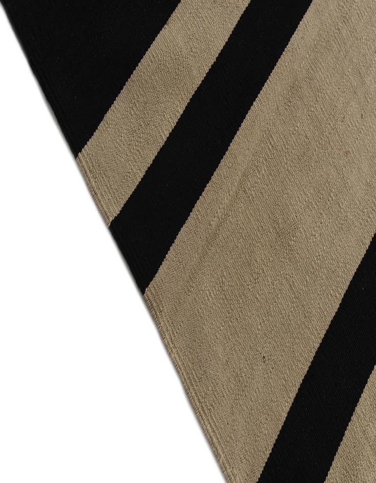 Detail image of  6' 8 x 9' 8  Hand Woven Kilim Modern Wool Rug