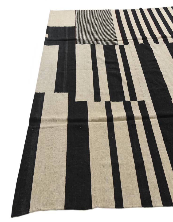 Detail image of  8' 5 x 9' 6  Hand Woven Kilim Modern Wool Rug