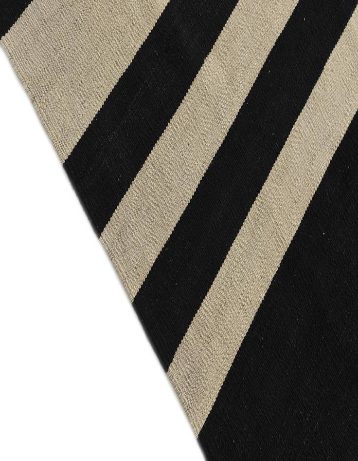 Detail image of  8' 5 x 9' 6  Hand Woven Kilim Modern Wool Rug