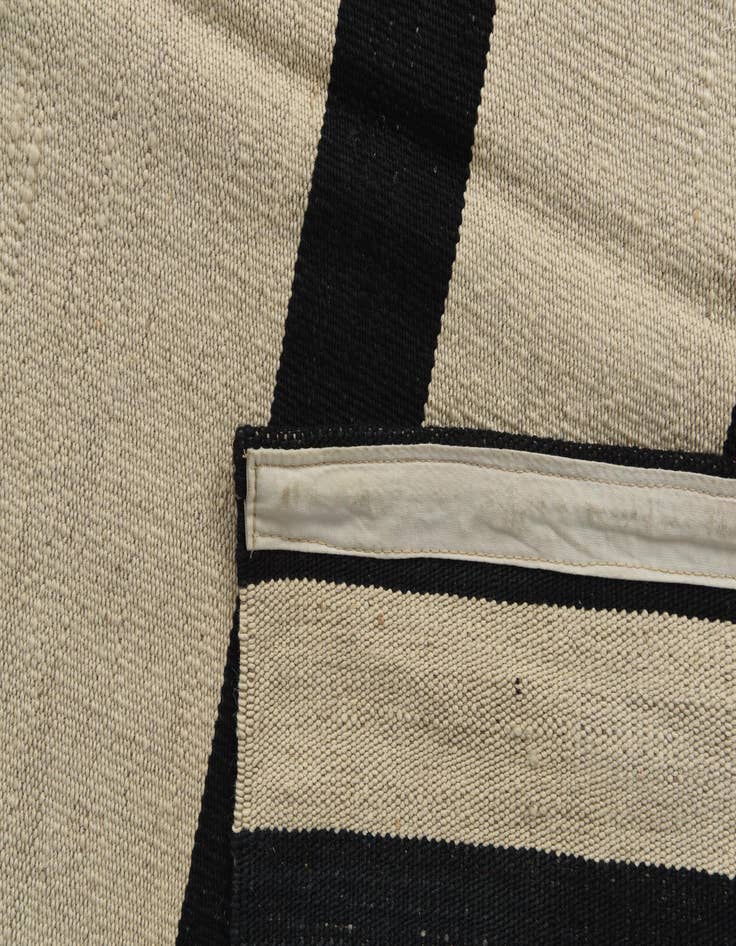 Detail image of  8' 5 x 9' 6  Hand Woven Kilim Modern Wool Rug