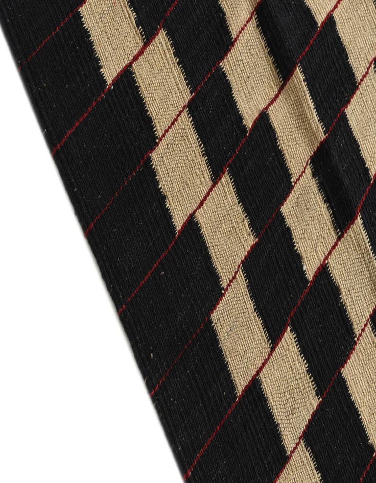 Detail image of  4' 5 x 5' 8  Hand Woven Kilim Modern Wool Rug