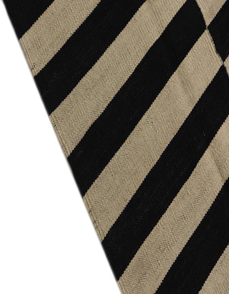 Detail image of  4' x 5' 10  Hand Woven Kilim Modern Wool Rug