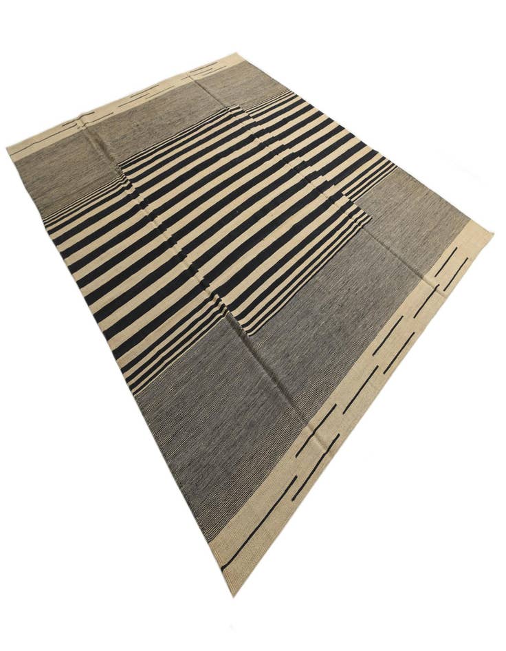 Detail image of  8' 2 x 9' 8  Hand Woven Kilim Modern Wool Rug