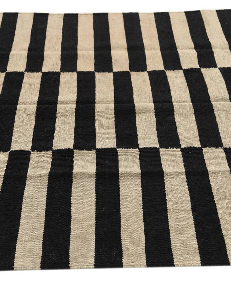 Detail image of  4' 3 x 5' 8  Hand Woven Kilim Modern Wool Rug