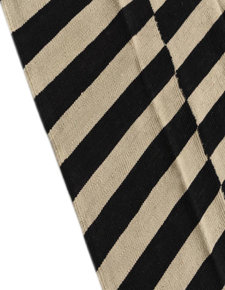 Detail image of  4' 3 x 5' 8  Hand Woven Kilim Modern Wool Rug