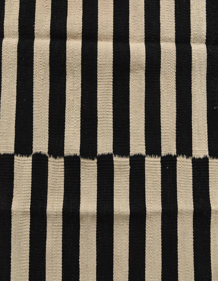 Detail image of  4' 3 x 5' 8  Hand Woven Kilim Modern Wool Rug