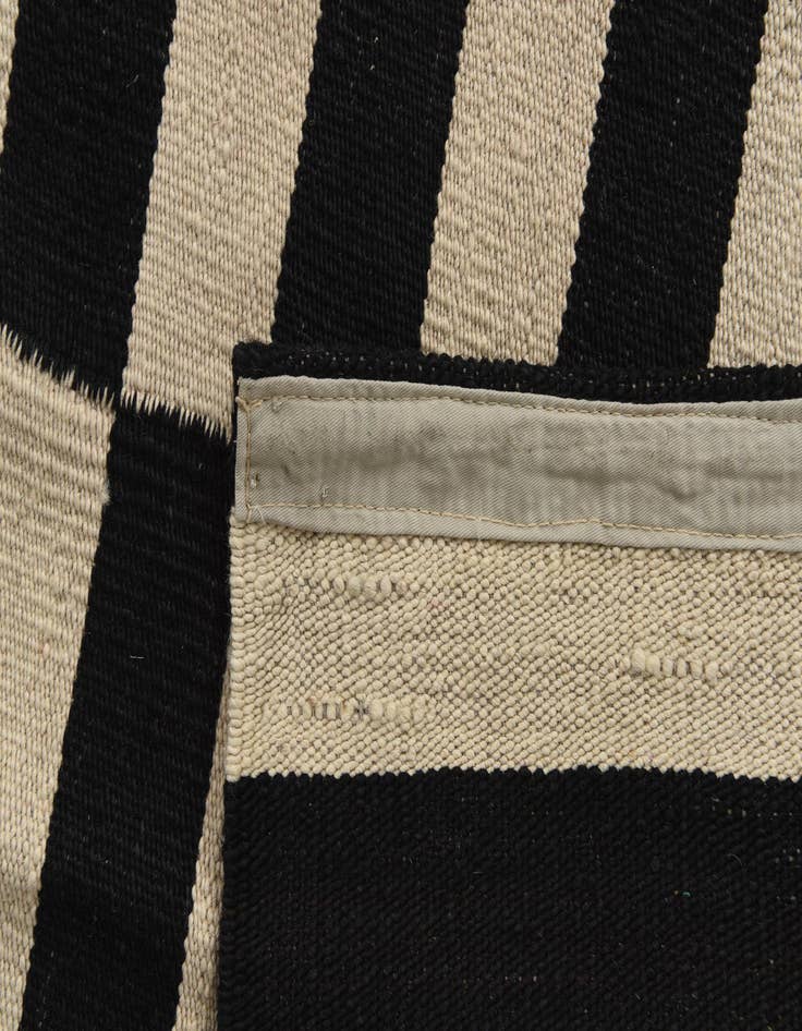 Detail image of  4' 3 x 5' 8  Hand Woven Kilim Modern Wool Rug