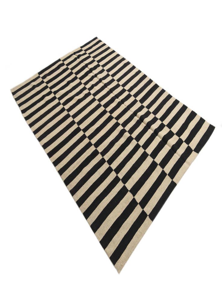 Detail image of  5' 9 x 7' 10  Hand Woven Kilim Modern Wool Rug