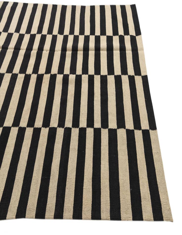 Detail image of  5' 9 x 7' 10  Hand Woven Kilim Modern Wool Rug