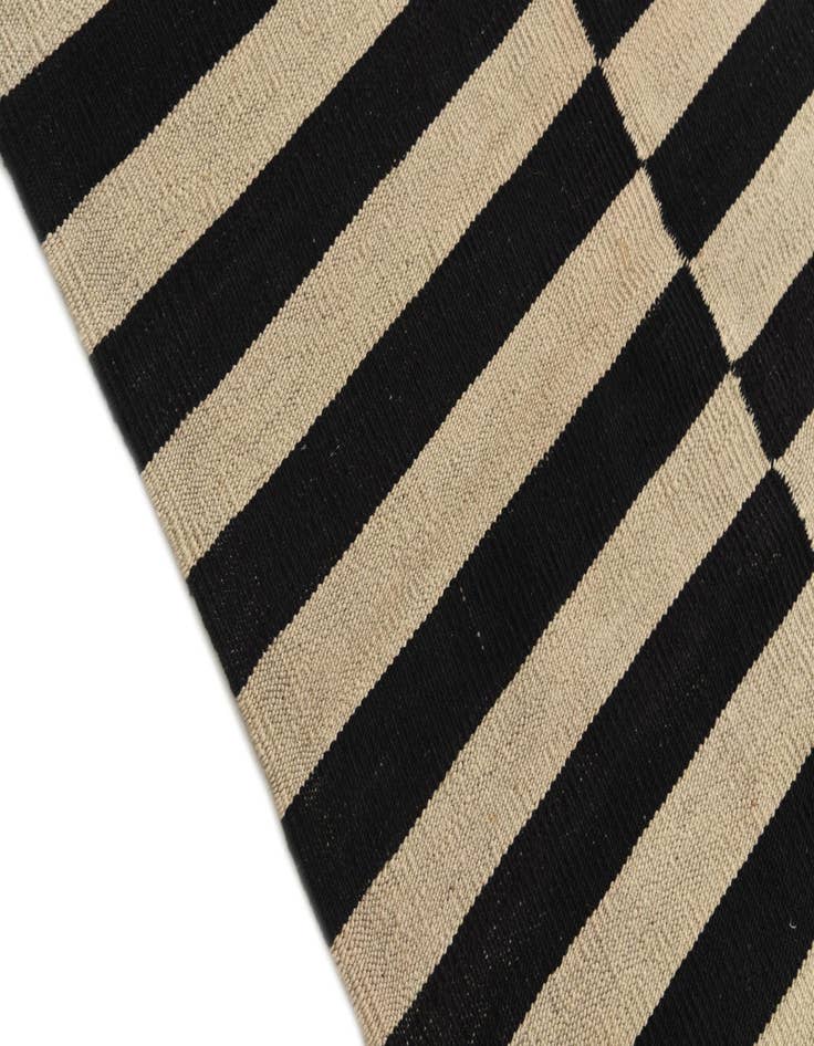 Detail image of  5' 9 x 7' 10  Hand Woven Kilim Modern Wool Rug