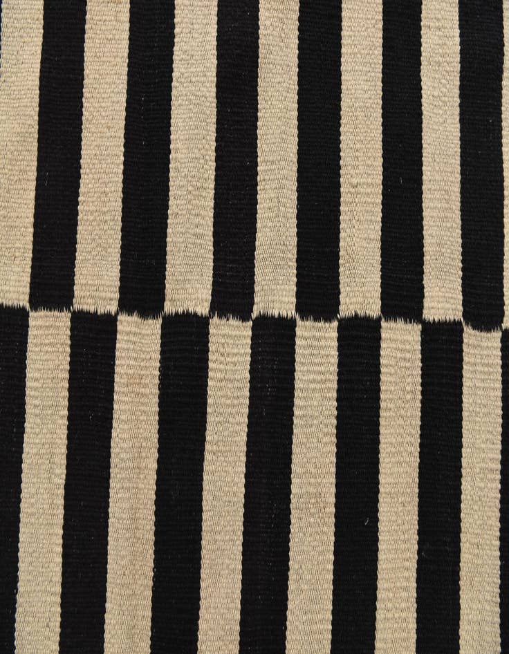 Detail image of  5' 9 x 7' 10  Hand Woven Kilim Modern Wool Rug