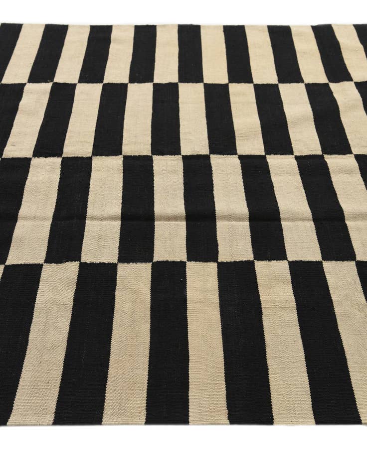 Detail image of  5' 6 x 7' 10  Hand Woven Kilim Modern Wool Rug