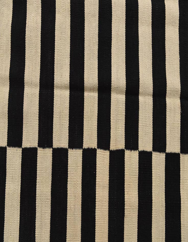 Detail image of  5' 6 x 7' 10  Hand Woven Kilim Modern Wool Rug