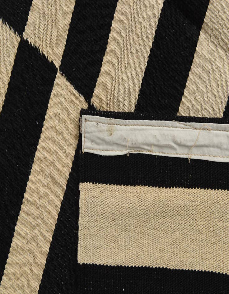 Detail image of  5' 6 x 7' 10  Hand Woven Kilim Modern Wool Rug