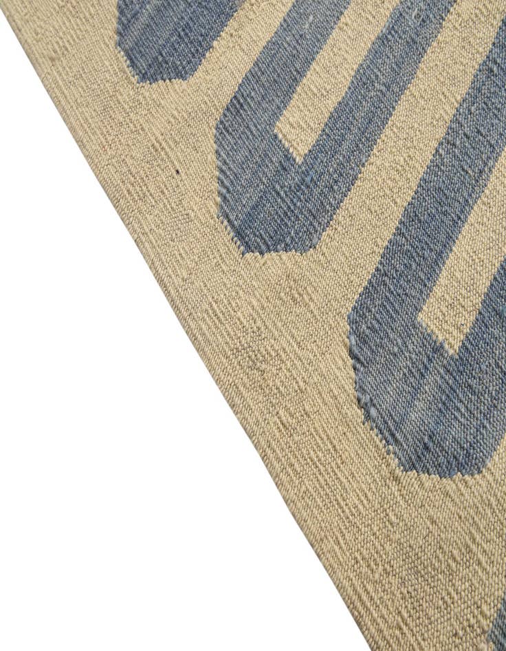 Detail image of  5' 4 x 6' 5  Hand Woven Kilim Modern Wool Rug