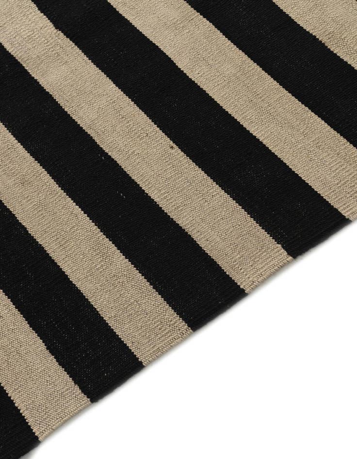 Detail image of  5' 9 x 7' 9  Hand Woven Kilim Modern Wool Rug