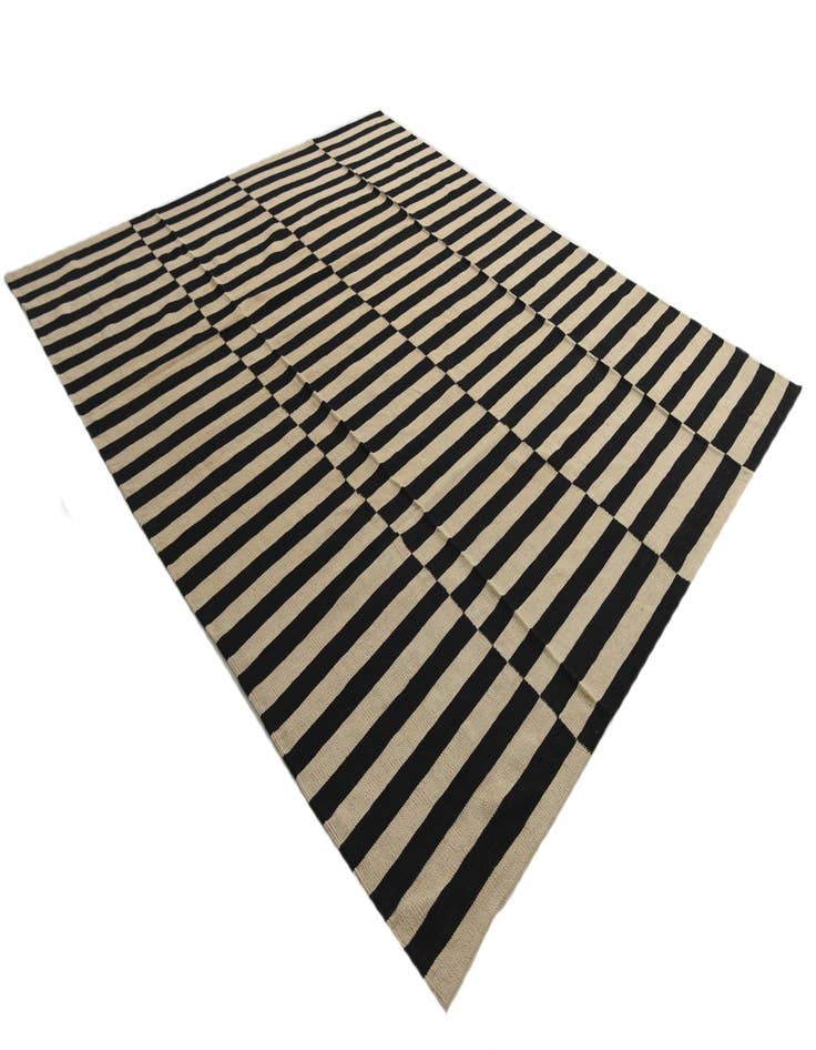 Detail image of  8' 5 x 9' 9  Hand Woven Kilim Modern Wool Rug