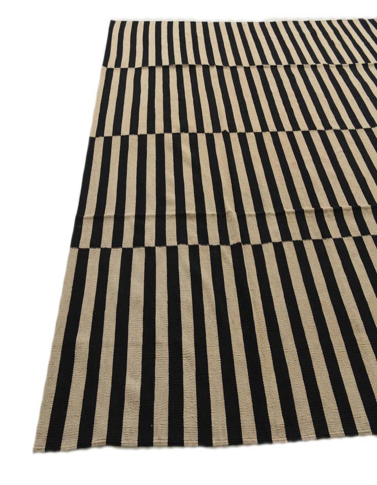 Detail image of  8' 5 x 9' 9  Hand Woven Kilim Modern Wool Rug