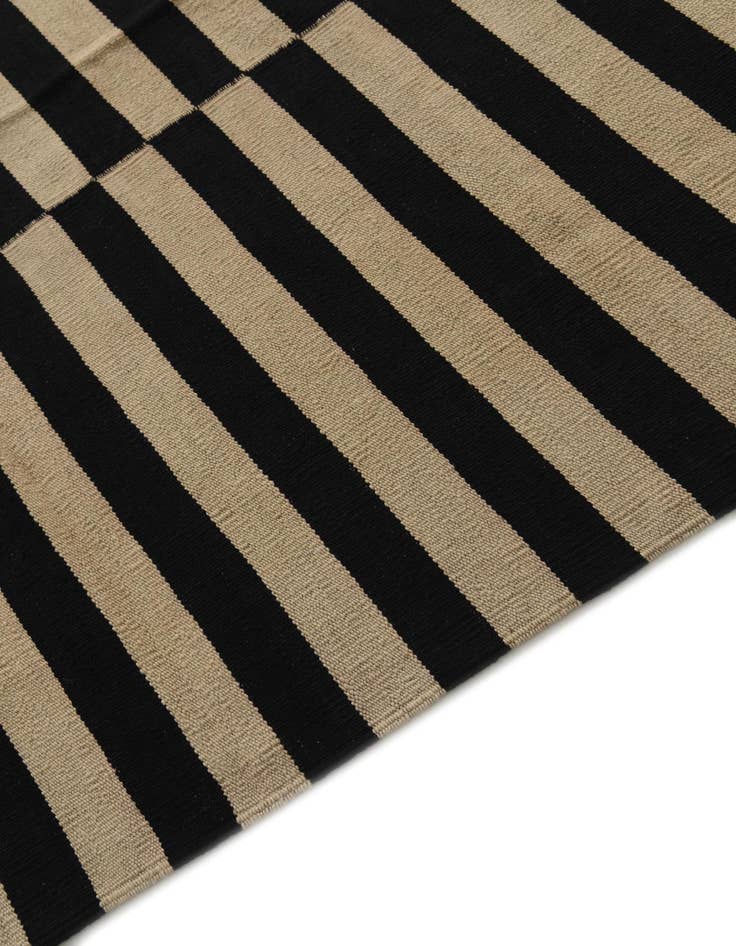 Detail image of  8' 5 x 9' 9  Hand Woven Kilim Modern Wool Rug