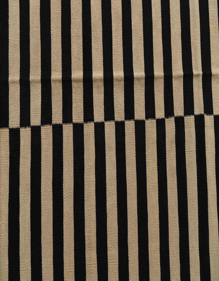 Detail image of  8' 5 x 9' 9  Hand Woven Kilim Modern Wool Rug