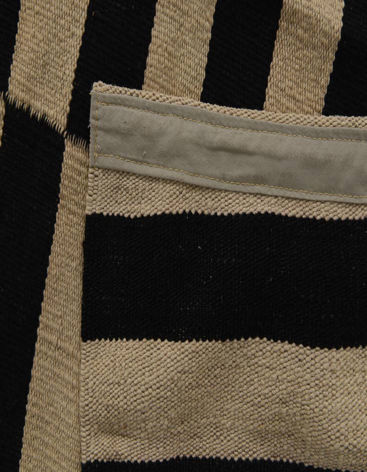 Detail image of  8' 5 x 9' 9  Hand Woven Kilim Modern Wool Rug