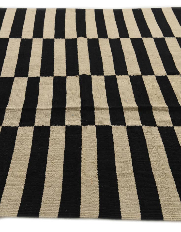 Detail image of  5' 6 x 7' 10  Hand Woven Kilim Modern Wool Rug