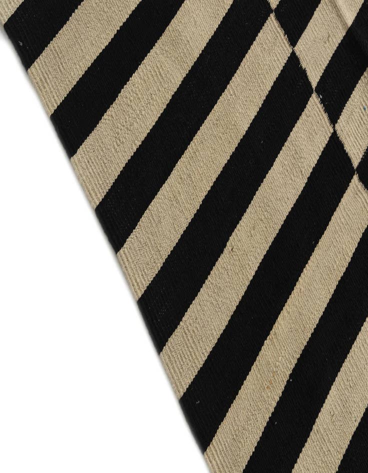 Detail image of  5' 6 x 7' 10  Hand Woven Kilim Modern Wool Rug