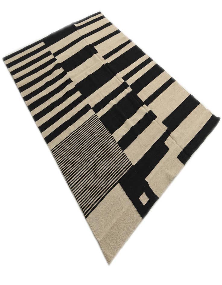 Detail image of  5' 10 x 7' 10  Hand Woven Kilim Modern Wool Rug