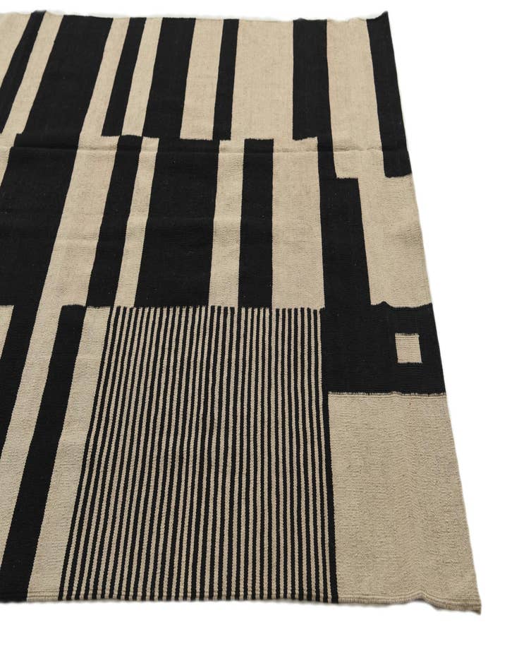 Detail image of  5' 10 x 7' 10  Hand Woven Kilim Modern Wool Rug